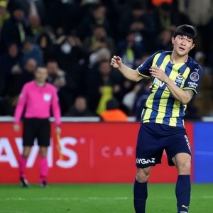  那不勒斯铁卫金玟哉红牌停赛影响欧冠生死战  