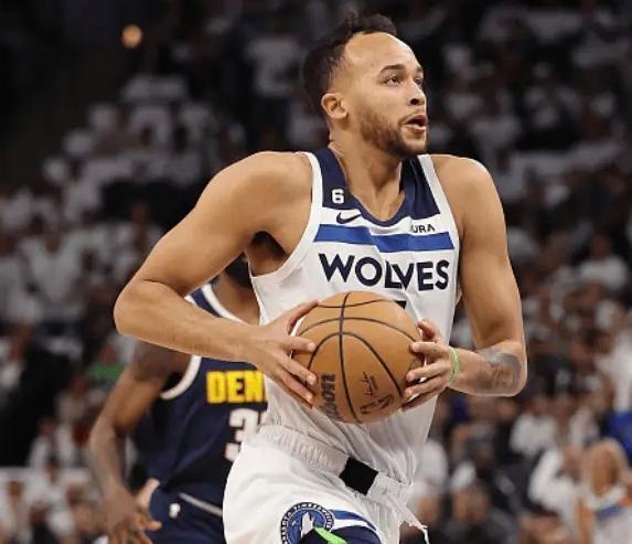  爱德华兹32分创新高，森林狼克掘金  